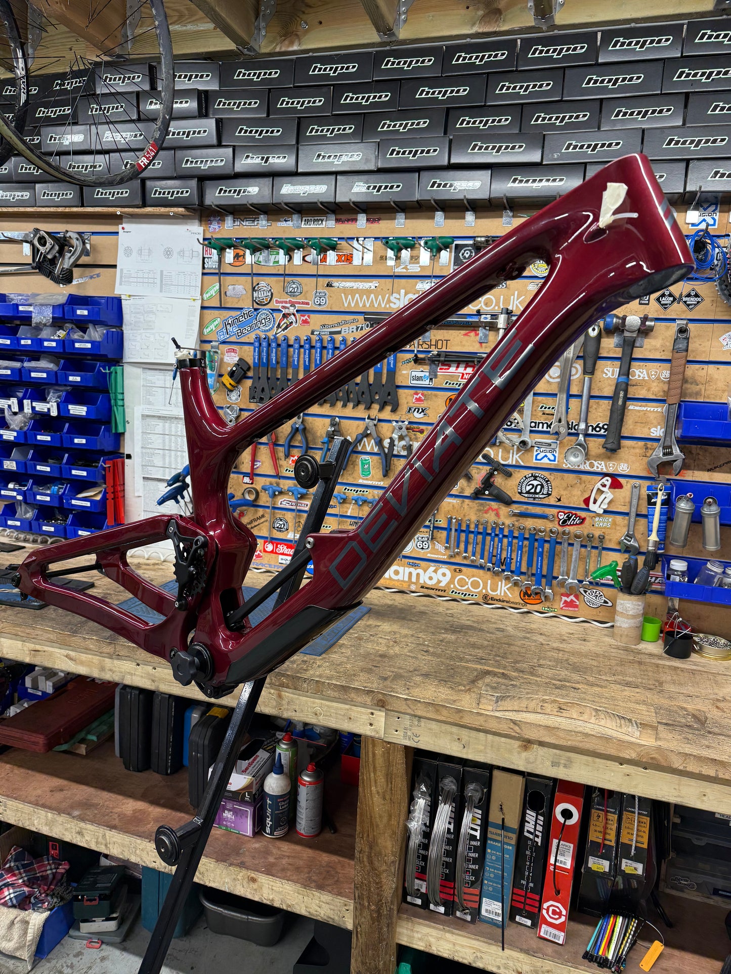 Deviate Claymore Frame (No Shock) - Rowan Red (2023)